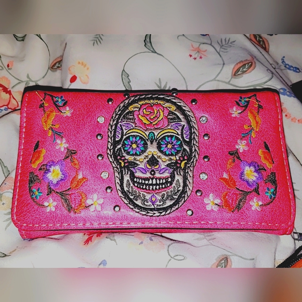Montana West pink sugar skull wallet. 💖
